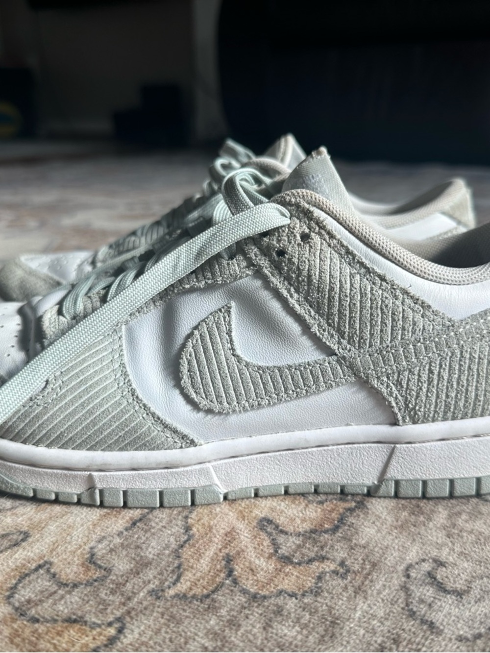 Nike Low-Top Sneakers in Light Grey and White